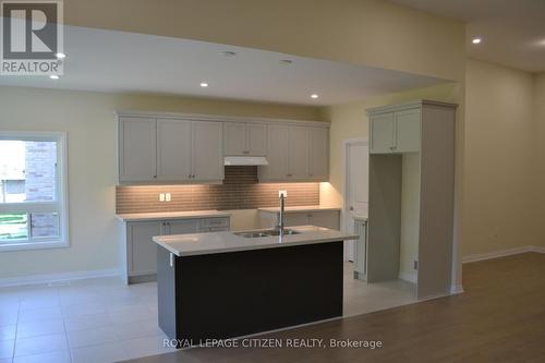 32 Revol Road, Penetanguishene, ON - Indoor Photo Showing Kitchen