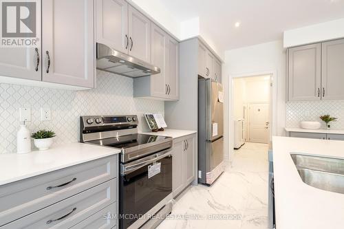 58 Workgreen Park Way, Brampton (Bram West), ON - Indoor Photo Showing Kitchen With Double Sink With Upgraded Kitchen