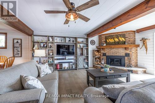 32 Totten Drive, Kawartha Lakes (Fenelon Falls), ON - Indoor Photo Showing Living Room With Fireplace