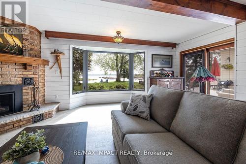 32 Totten Drive, Kawartha Lakes (Fenelon Falls), ON - Indoor Photo Showing Living Room With Fireplace