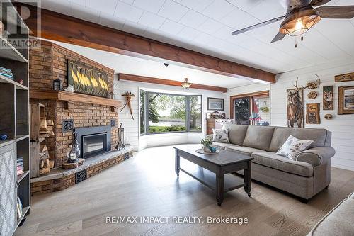 32 Totten Drive, Kawartha Lakes (Fenelon Falls), ON - Indoor Photo Showing Living Room With Fireplace