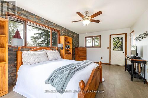 32 Totten Drive, Kawartha Lakes (Fenelon Falls), ON - Indoor Photo Showing Bedroom