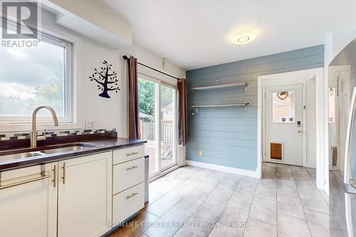 267 Grove Street E, Barrie (Wellington), ON - Indoor Photo Showing Kitchen With Double Sink