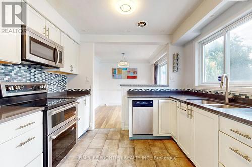 267 Grove Street E, Barrie (Wellington), ON - Indoor Photo Showing Kitchen With Double Sink