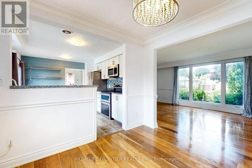 267 Grove Street E, Barrie (Wellington), ON - Indoor Photo Showing Kitchen