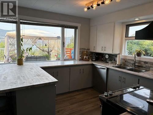 1503 Willow Place, Williams Lake, BC - Indoor Photo Showing Kitchen With Double Sink