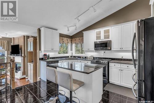 134 Braeshire Lane, Saskatoon, SK - Indoor Photo Showing Kitchen