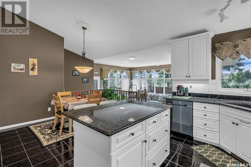 134 Braeshire Lane, Saskatoon, SK - Indoor Photo Showing Kitchen