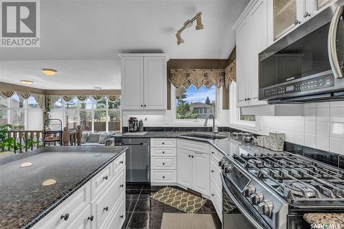 134 Braeshire Lane, Saskatoon, SK - Indoor Photo Showing Kitchen