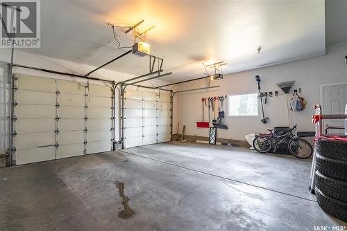 134 Braeshire Lane, Saskatoon, SK - Indoor Photo Showing Garage