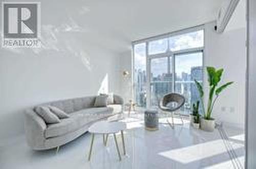 4303 - 75 Queens Wharf Road, Toronto (Waterfront Communities), ON - Indoor