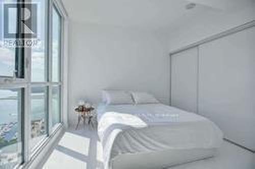 4303 - 75 Queens Wharf Road, Toronto (Waterfront Communities), ON - Indoor Photo Showing Bedroom