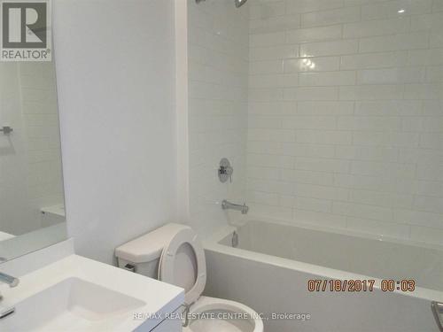 506 - 55 Speers Road, Oakville, ON - Indoor Photo Showing Bathroom