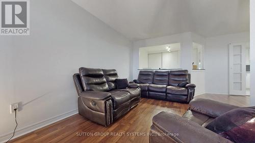 1904 - 1580 Mississauga Valley Boulevard, Mississauga (Mississauga Valleys), ON - Indoor Photo Showing Living Room