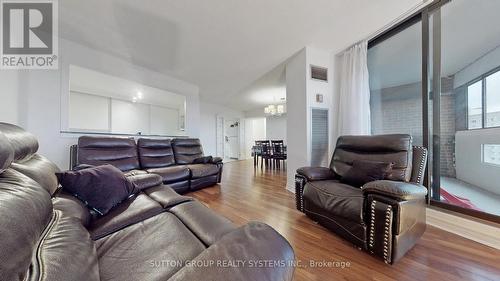 1904 - 1580 Mississauga Valley Boulevard, Mississauga (Mississauga Valleys), ON - Indoor Photo Showing Living Room