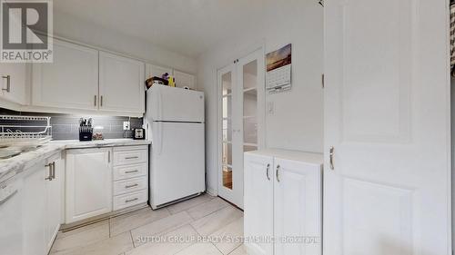 1904 - 1580 Mississauga Valley Boulevard, Mississauga (Mississauga Valleys), ON - Indoor Photo Showing Kitchen