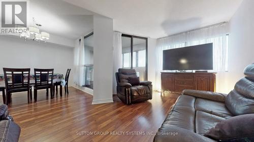 1904 - 1580 Mississauga Valley Boulevard, Mississauga (Mississauga Valleys), ON - Indoor Photo Showing Living Room