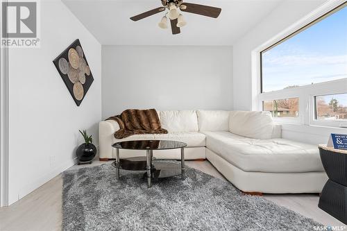 1053 Vaughan Street Sw, Moose Jaw, SK - Indoor Photo Showing Living Room