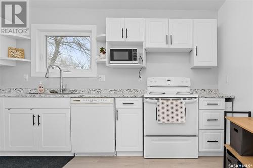 1053 Vaughan Street Sw, Moose Jaw, SK - Indoor Photo Showing Kitchen