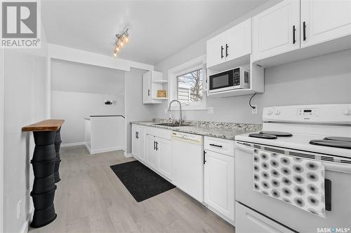 1053 Vaughan Street Sw, Moose Jaw, SK - Indoor Photo Showing Kitchen