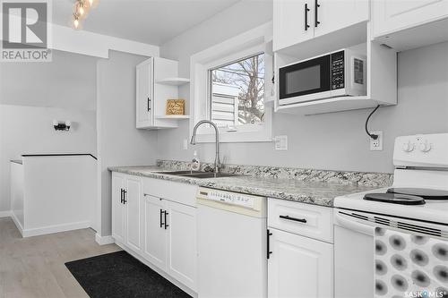 1053 Vaughan Street Sw, Moose Jaw, SK - Indoor Photo Showing Kitchen