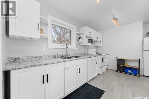 1053 Vaughan Street Sw, Moose Jaw, SK - Indoor Photo Showing Kitchen