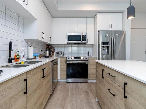 203A-2461 Gateway Rd, Langford, BC - Indoor Photo Showing Kitchen With Double Sink With Upgraded Kitchen