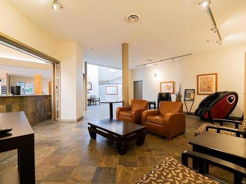 725-1600 Stroulger Rd, Nanoose Bay, BC - Indoor Photo Showing Living Room