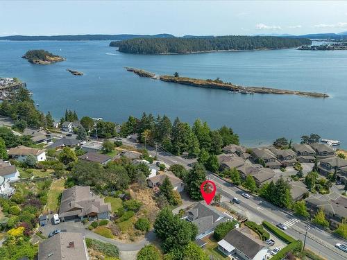 3037 Hammond Bay Rd, Nanaimo, BC 