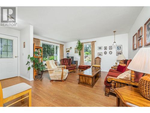 3388 Lockhart Drive, Armstrong, BC - Indoor Photo Showing Living Room