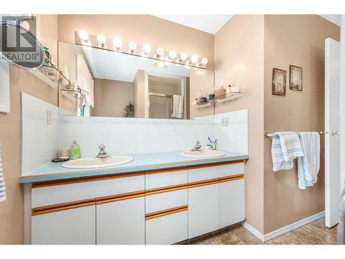 3388 Lockhart Drive, Armstrong, BC - Indoor Photo Showing Bathroom