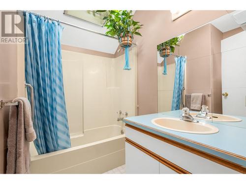 3388 Lockhart Drive, Armstrong, BC - Indoor Photo Showing Bathroom