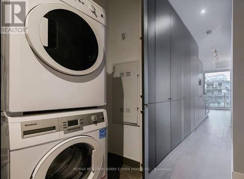 716 - 629 King Street W, Toronto (Waterfront Communities), ON - Indoor Photo Showing Laundry Room