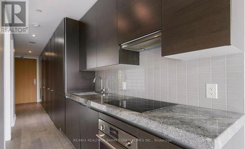 716 - 629 King Street W, Toronto (Waterfront Communities), ON - Indoor Photo Showing Kitchen With Upgraded Kitchen