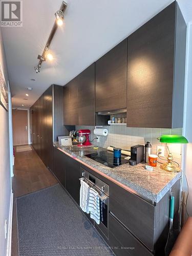 716 - 629 King Street W, Toronto (Waterfront Communities), ON - Indoor Photo Showing Kitchen