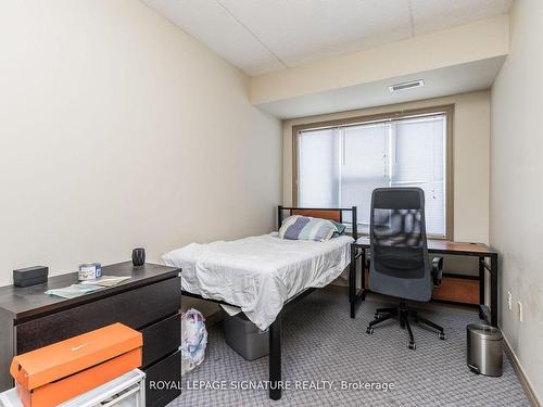 506-251 Lester St, Waterloo, ON - Indoor Photo Showing Bedroom