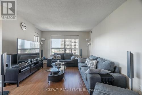 2018 - 25 Kingsbridge Garden Circle, Mississauga (Hurontario), ON - Indoor Photo Showing Living Room