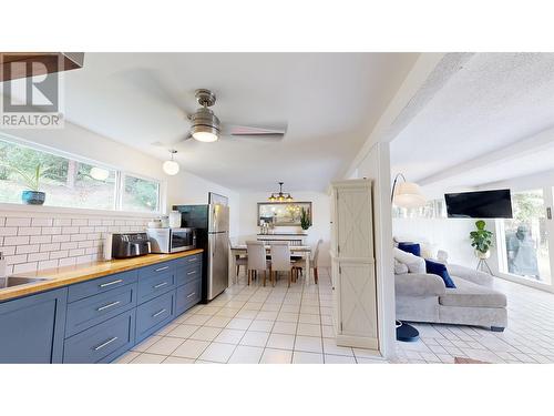 6263 Mulligan Drive, 100 Mile House, BC - Indoor Photo Showing Kitchen