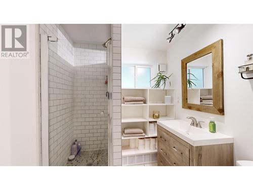 6263 Mulligan Drive, 100 Mile House, BC - Indoor Photo Showing Bathroom