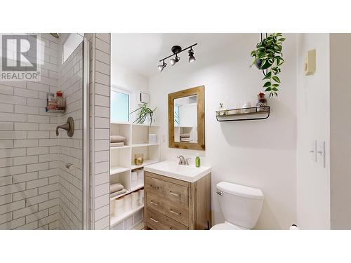 6263 Mulligan Drive, 100 Mile House, BC - Indoor Photo Showing Bathroom