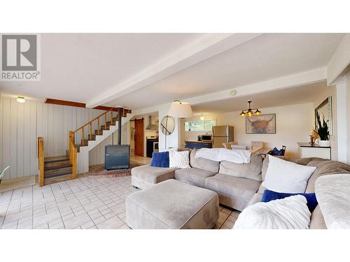 6263 Mulligan Drive, 100 Mile House, BC - Indoor Photo Showing Living Room