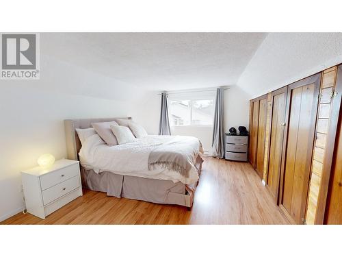 6263 Mulligan Drive, 100 Mile House, BC - Indoor Photo Showing Bedroom