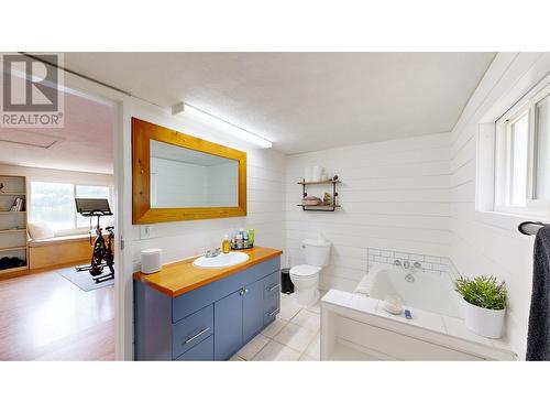 6263 Mulligan Drive, 100 Mile House, BC - Indoor Photo Showing Bathroom