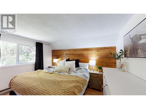 6263 Mulligan Drive, 100 Mile House, BC - Indoor Photo Showing Bedroom