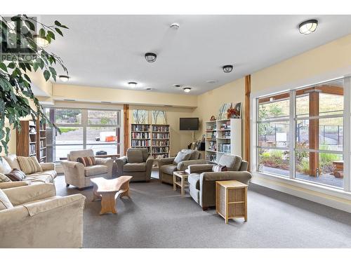 7760 Okanagan Landing Road Unit# 125, Vernon, BC - Indoor Photo Showing Living Room