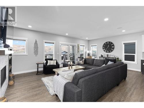 7760 Okanagan Landing Road Unit# 125, Vernon, BC - Indoor Photo Showing Living Room With Fireplace