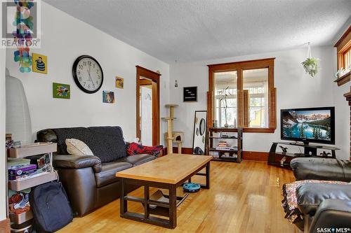 2358 Atkinson Street, Regina, SK - Indoor Photo Showing Living Room