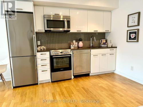 503 - 295 Adelaide Street W, Toronto (Waterfront Communities), ON - Indoor Photo Showing Kitchen With Upgraded Kitchen