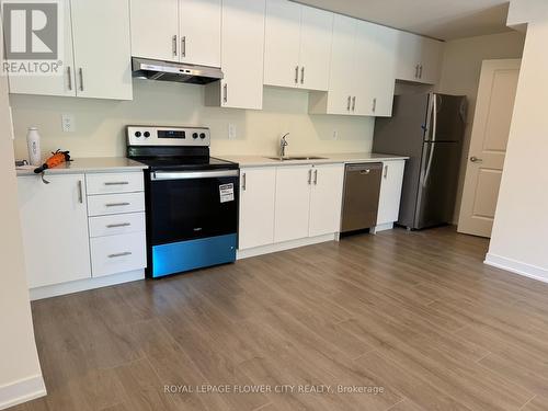 106 - 755 Omega Drive, Pickering (Town Centre), ON - Indoor Photo Showing Kitchen With Stainless Steel Kitchen