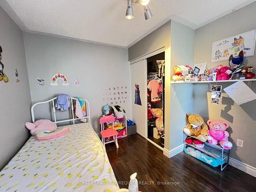 7285 Rosehurst Dr, Mississauga, ON - Indoor Photo Showing Bedroom